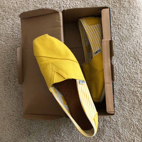 Yellow TOMS - Picture 2 of 7